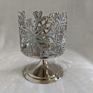 NWT BATH and BODY WORKS Snowflake Candle Pedestal